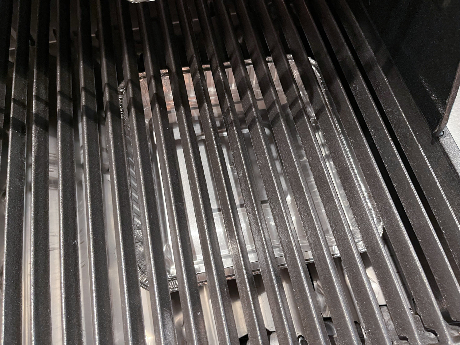 Montert Aluminiumsskåler fettoppsamler universal 6-pakning Rösle på grill