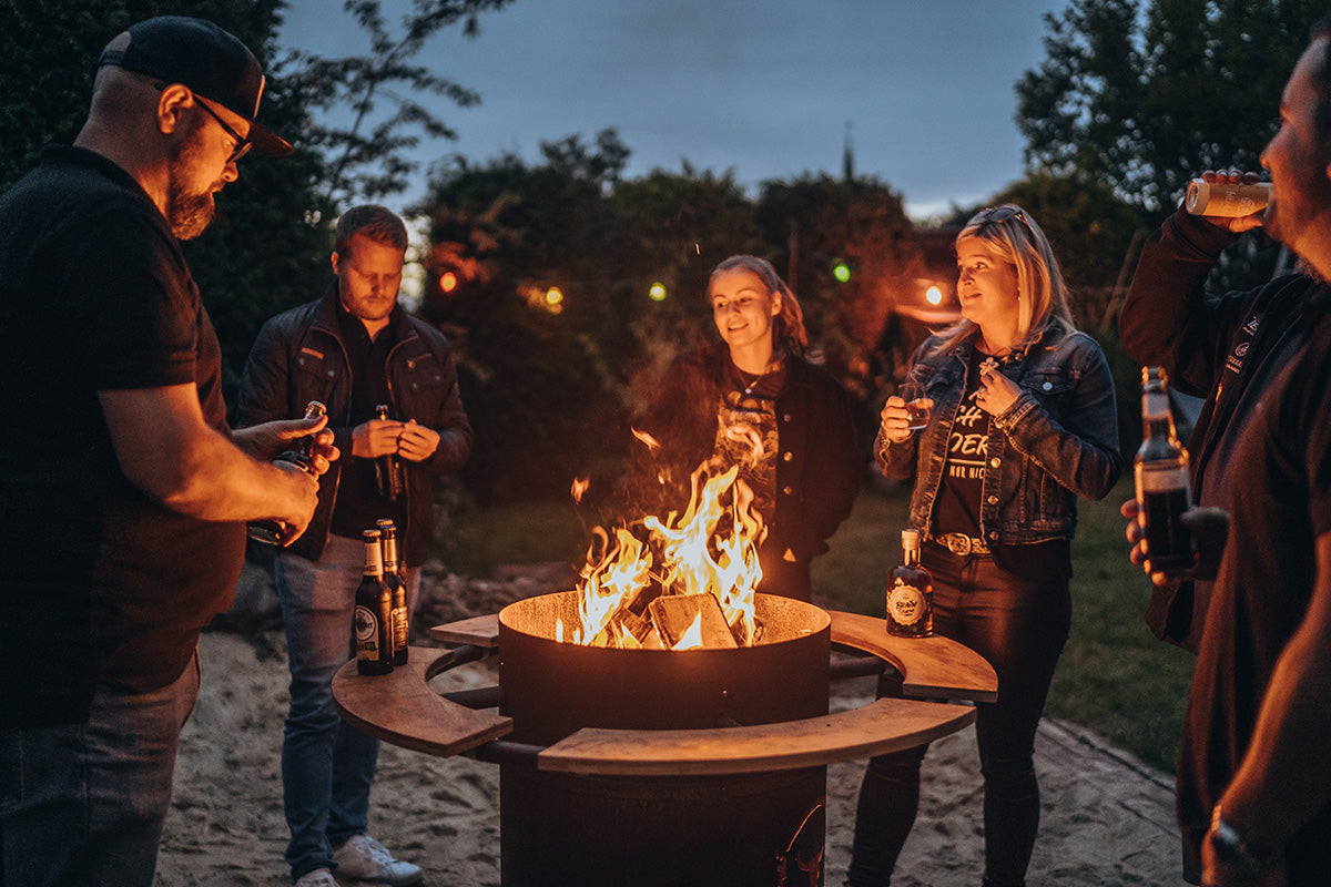 Robust stativ og understell på Bålpanne Bandit FirePlace 57 cm med BBQ Disk bambus