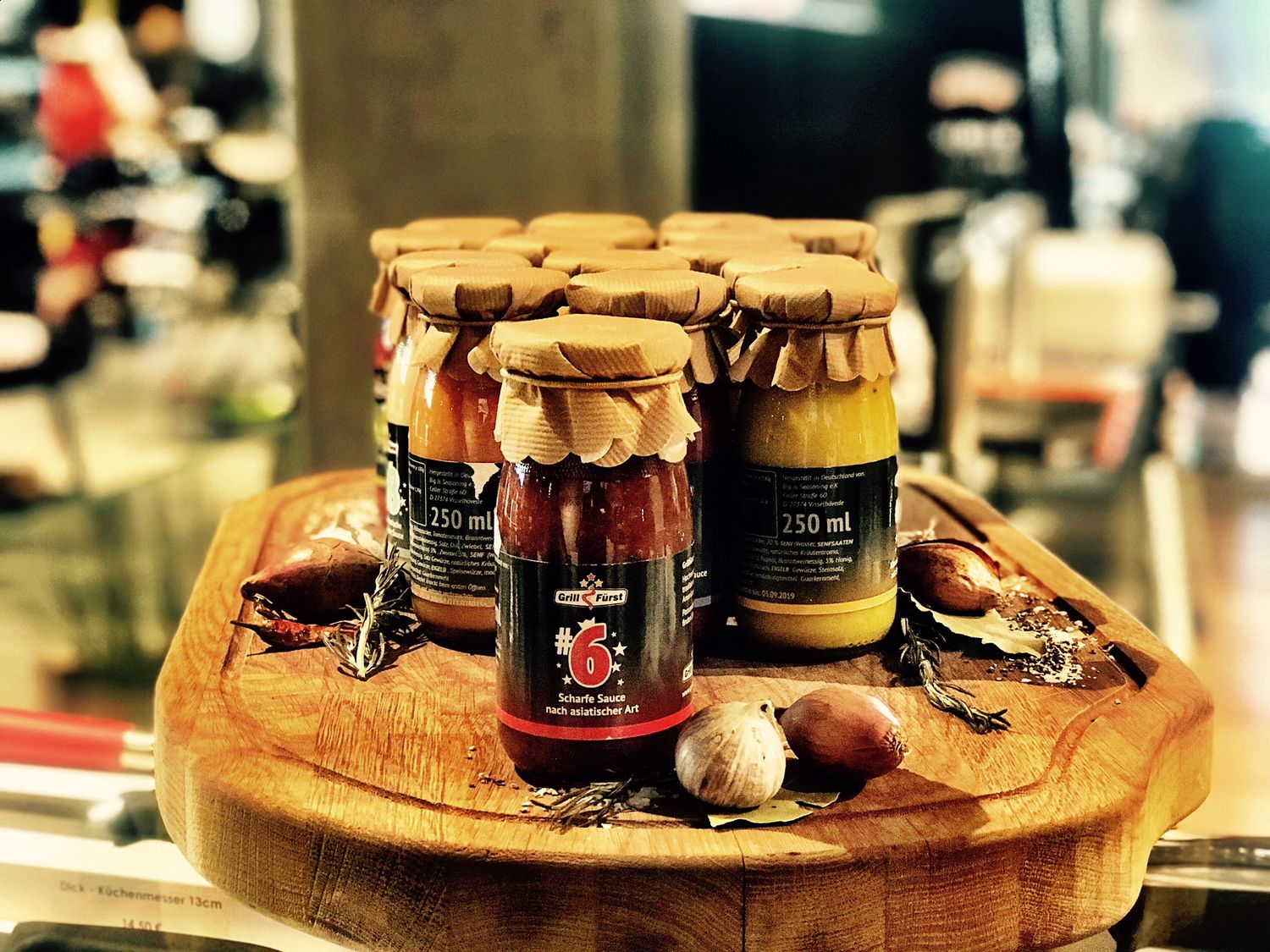 BBQ-saus No. 6 sterk asiatisk stil 250 ml bakside med ingrediensliste