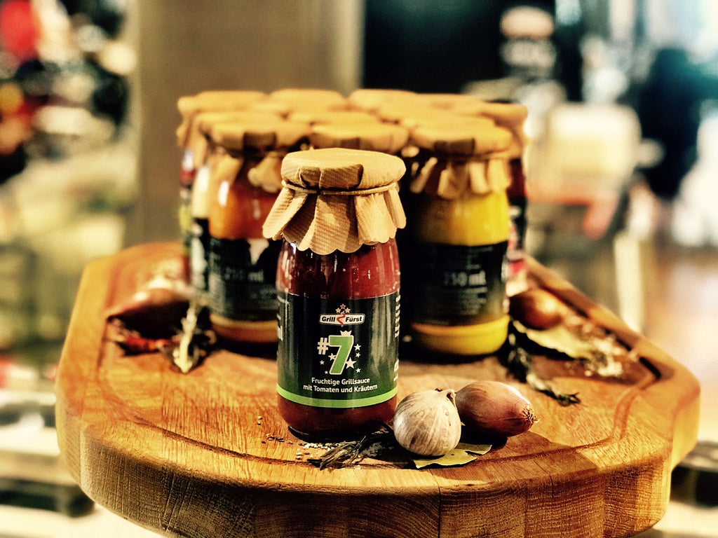 Detalj av BBQ-saus No. 7 med tomat og urter 250 ml glass