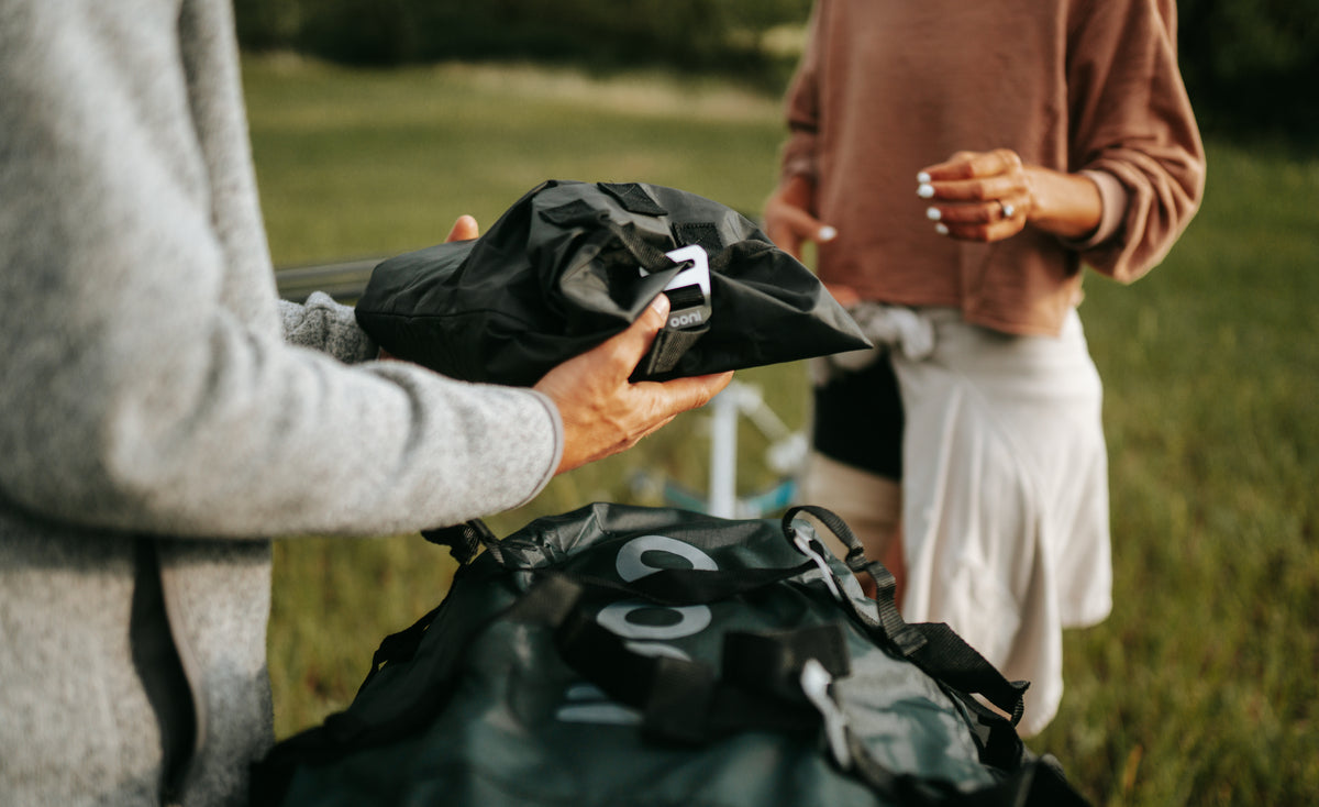 Beskyttelsestrekk for pizzaovn Fyra 12 polyester Ooni montert på ovn