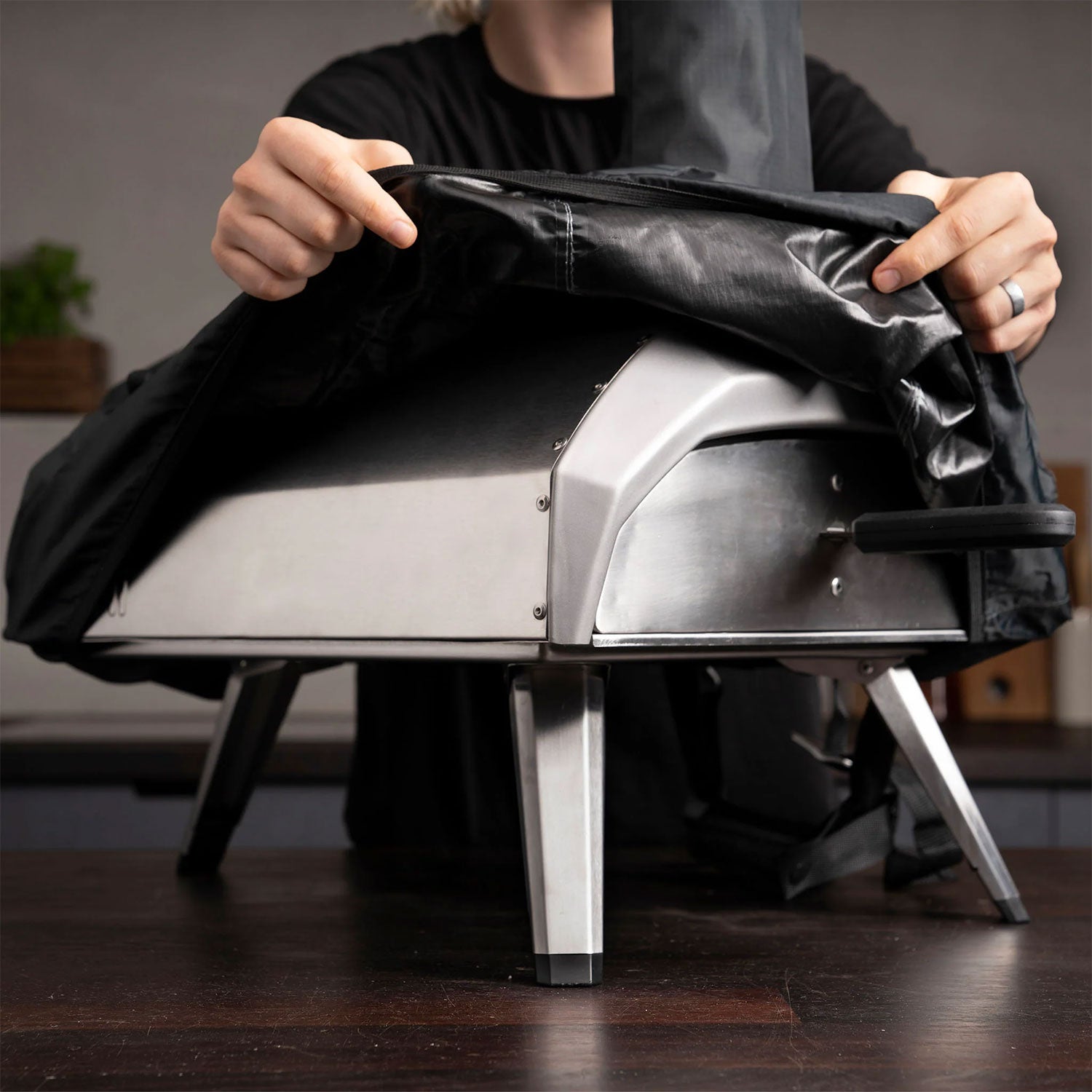 Detalj av beskyttelsestrekk for pizzaovn Karu 2 / Karu 12 / Karu 12G - Ooni