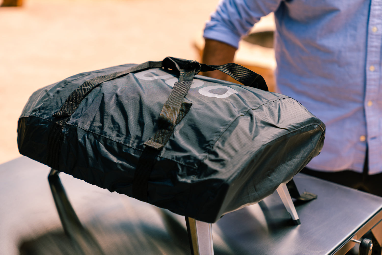 Beskyttelsestrekk for pizzaovn Koda 12 polyester - Ooni detalj av bærestropper