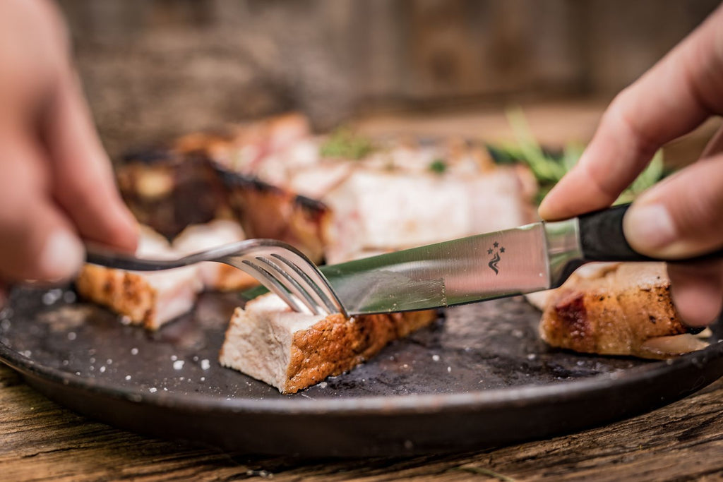 Detalj av blad på Biffkniver med bølgeslip 2-pack rustfritt stål Grillfürst