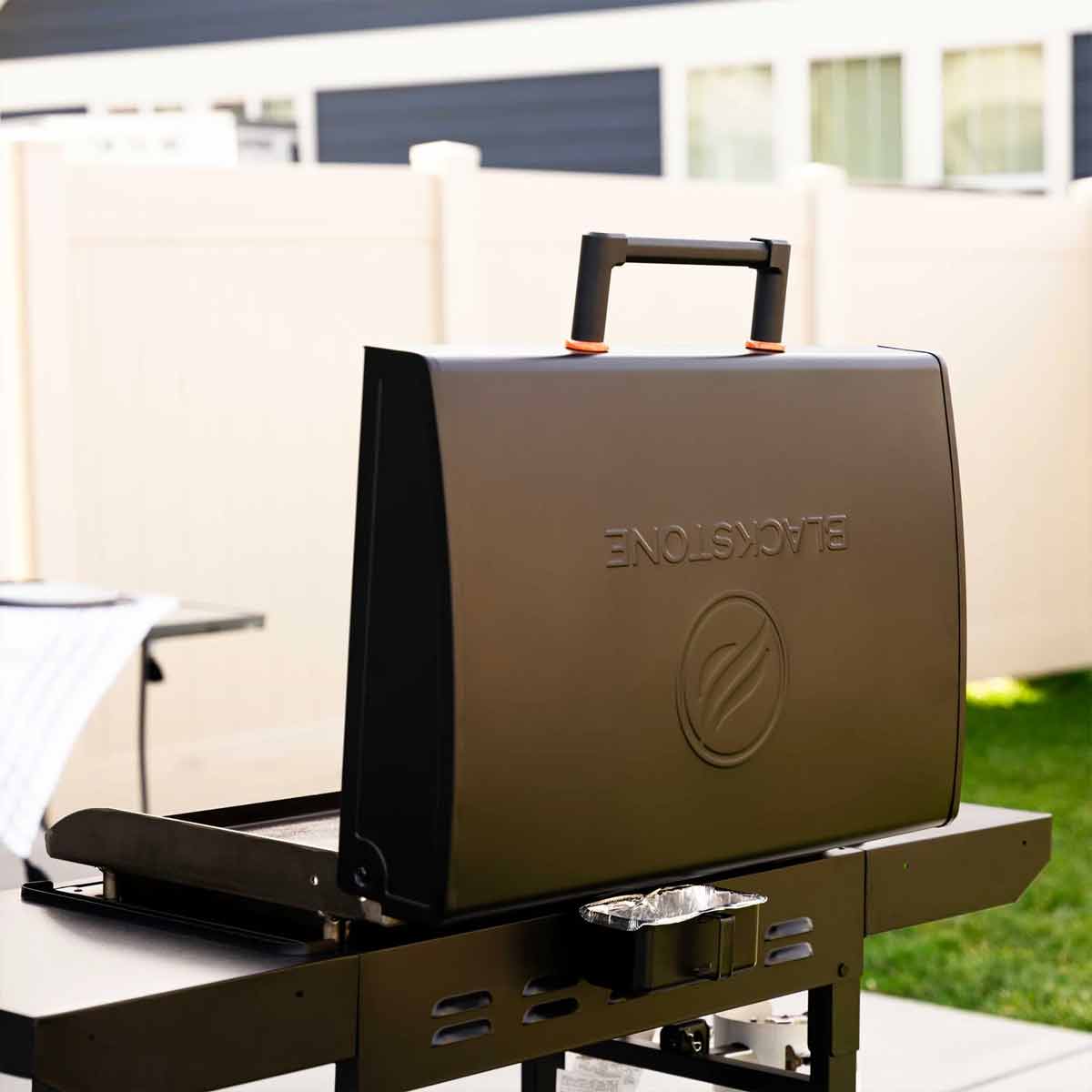 Plancha grill 28" Omnivore inkl. lokk 2 brennere - Blackstone