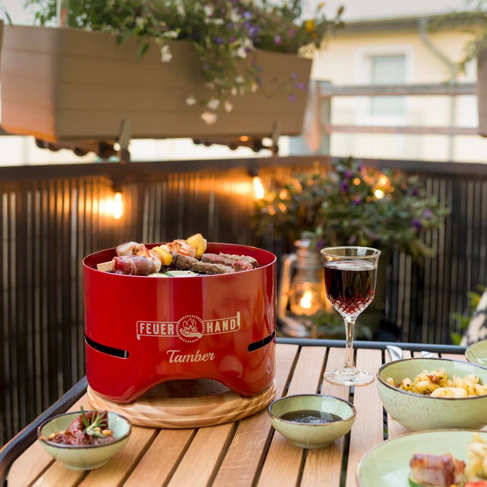 Nærbilde av ventilasjonsåpninger på Bordgrill Tamber rød 20 cm