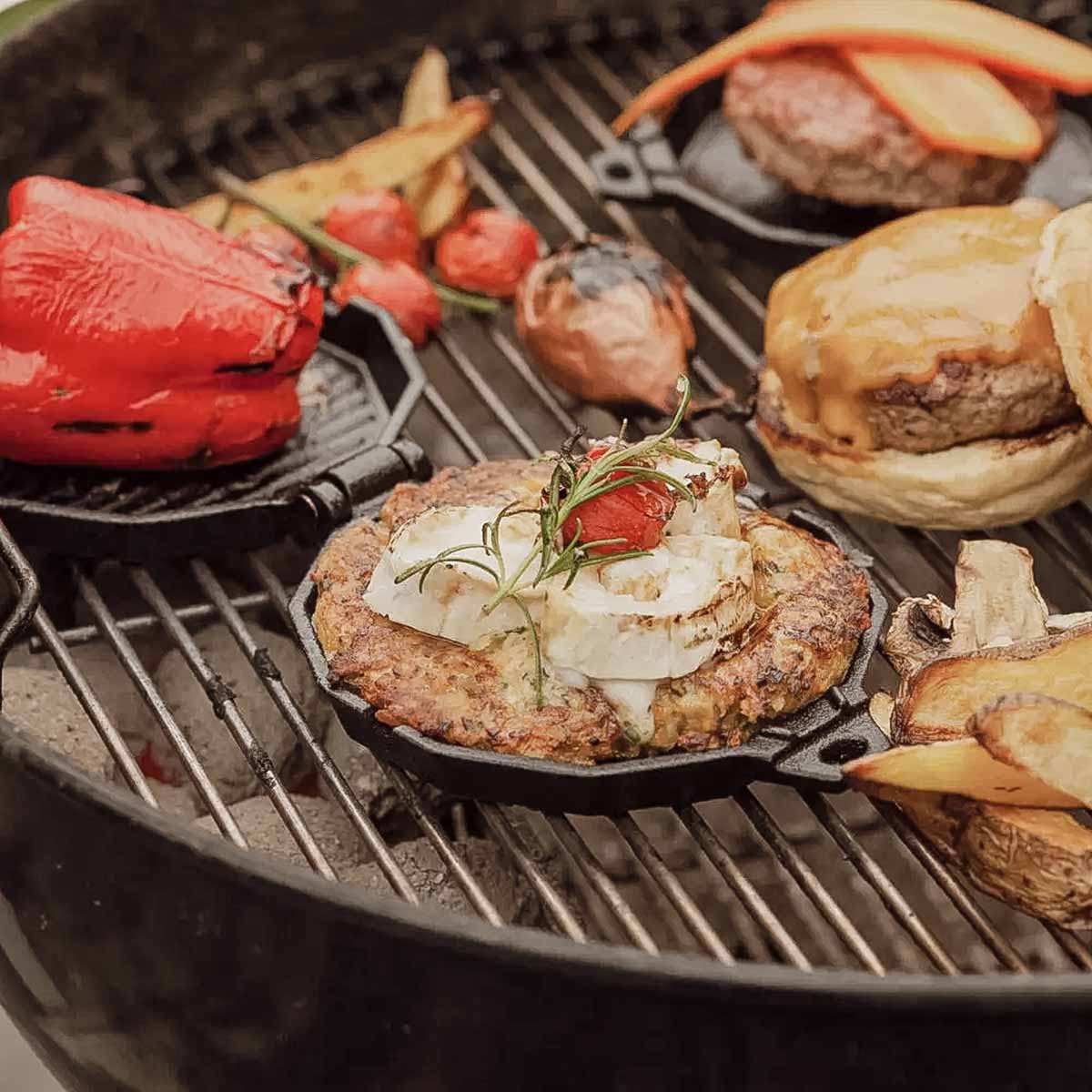 Nærbilde av Burgerdevil burgerpresse støpejern Ø 12 cm - SANTOS spiker