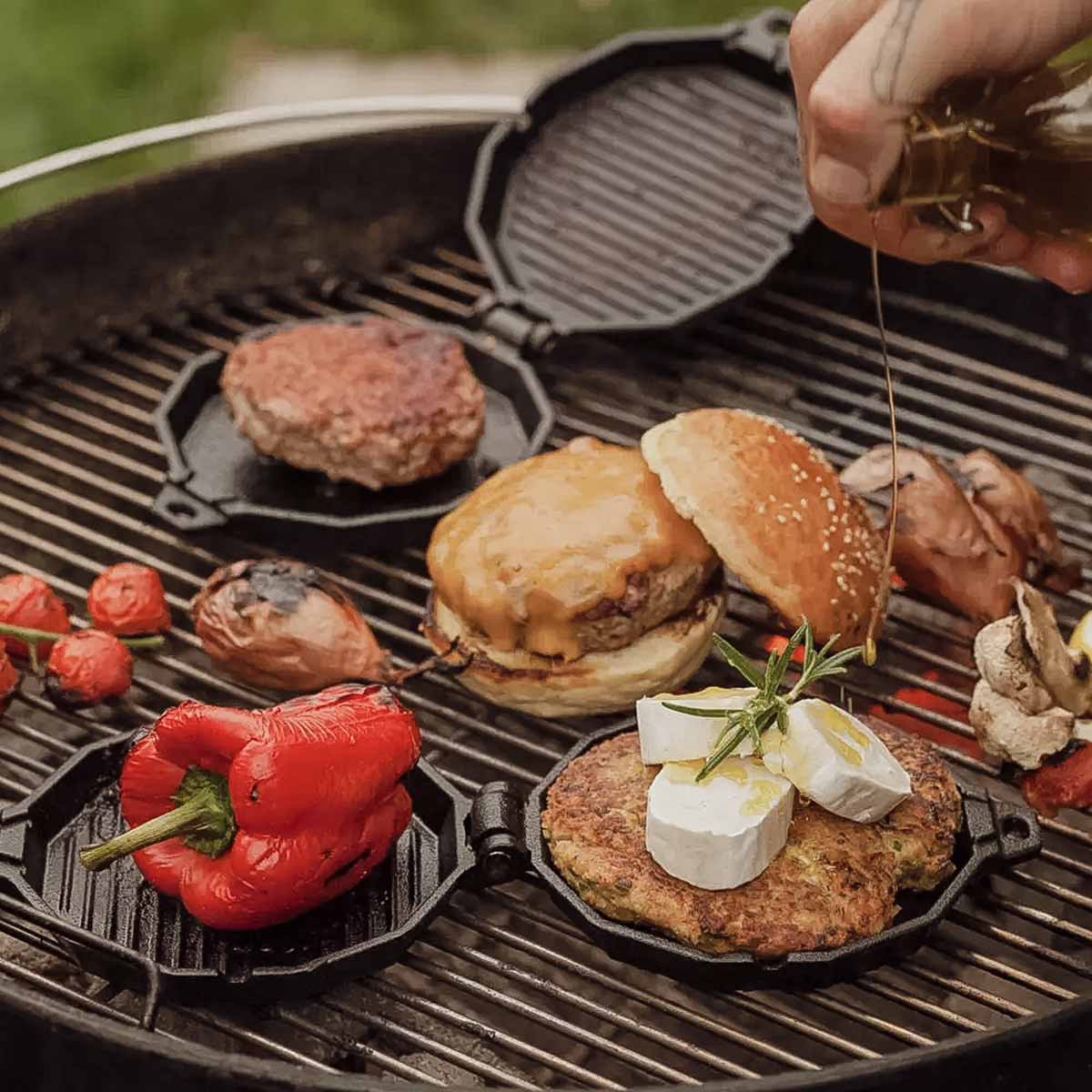 Burgerdevil burgerpresse støpejern Ø 12 cm - SANTOS med burger