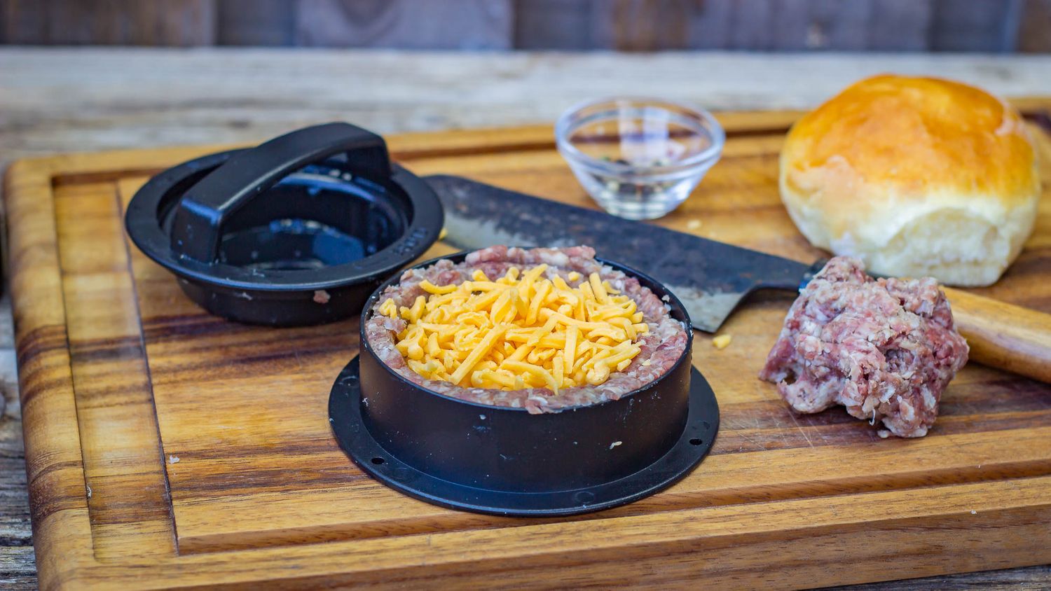 Montert Burgerpresse for fylte burgere 6-delt - Grillfürst i bruk