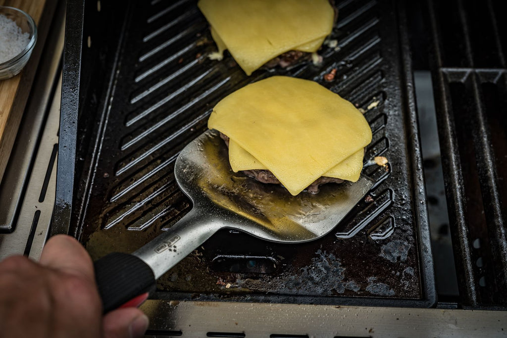 Nærbilde av håndtak på Burgerspade 35 cm for plancha rustfritt stål Grillfürst