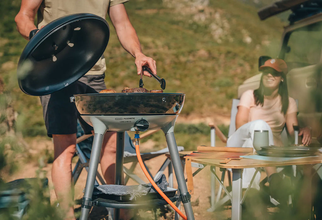 Campinggrill Carri Chef 50 BBQ + Dome 30 mbar montert med lokk