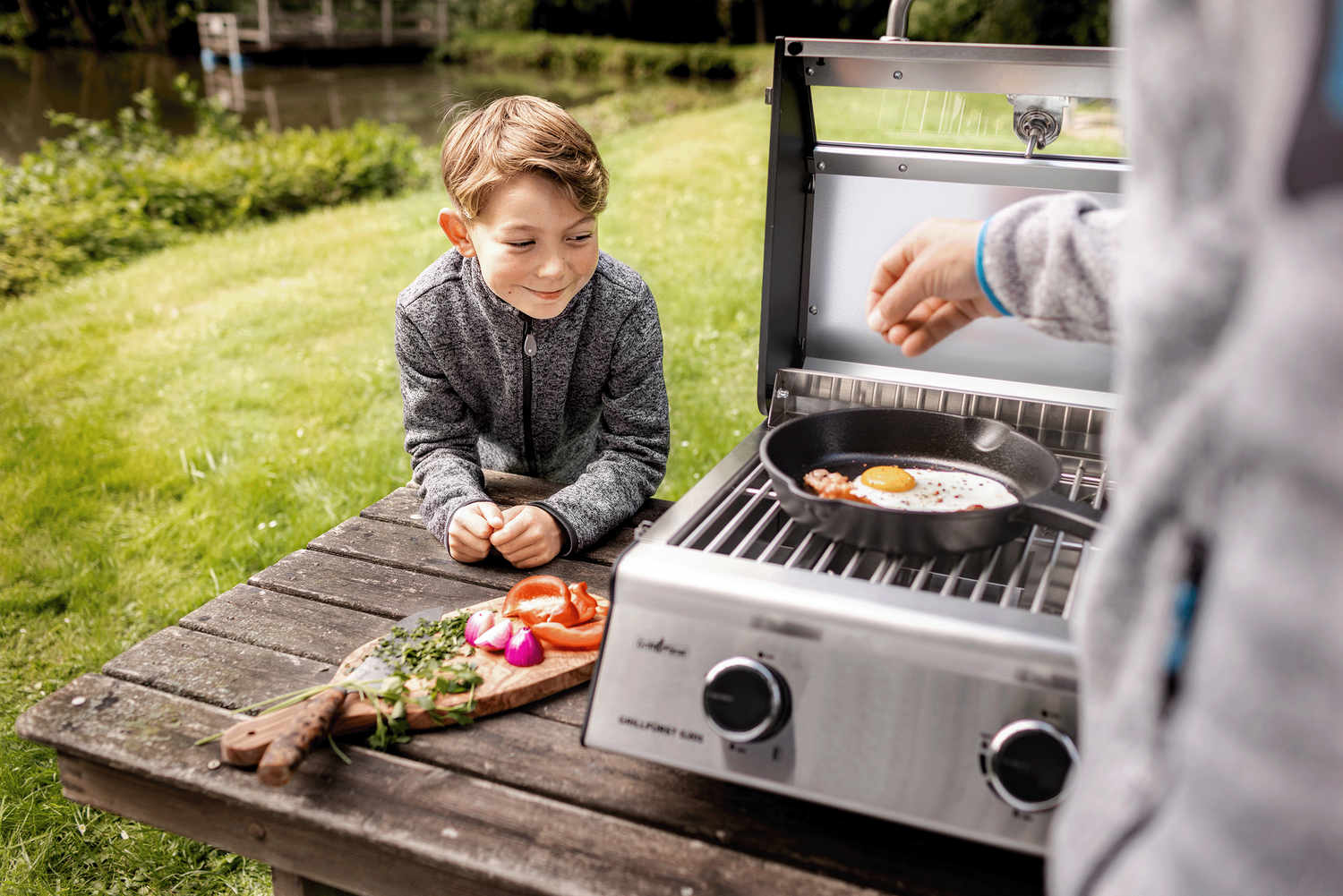 Nærbilde av termometer i Campinggrill G201E 2 brennere camping-sett basic