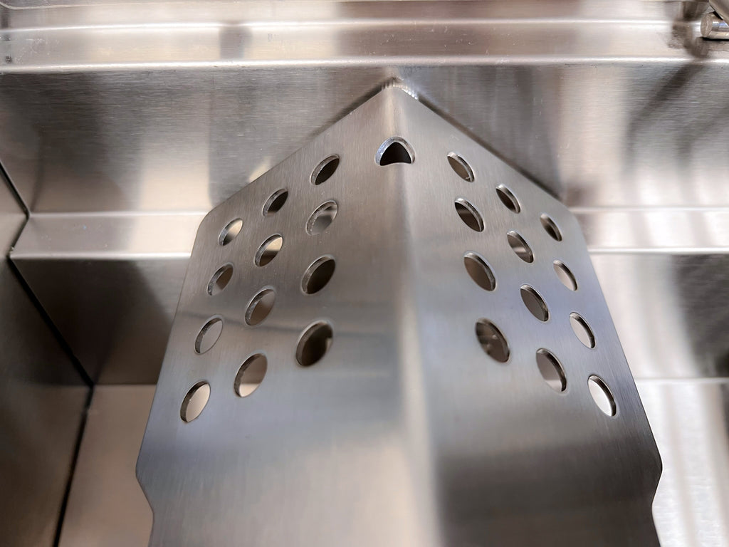 Detalj av brennere på Campinggrill G201E portabel 2 brennere 30mbar - Grillfürst