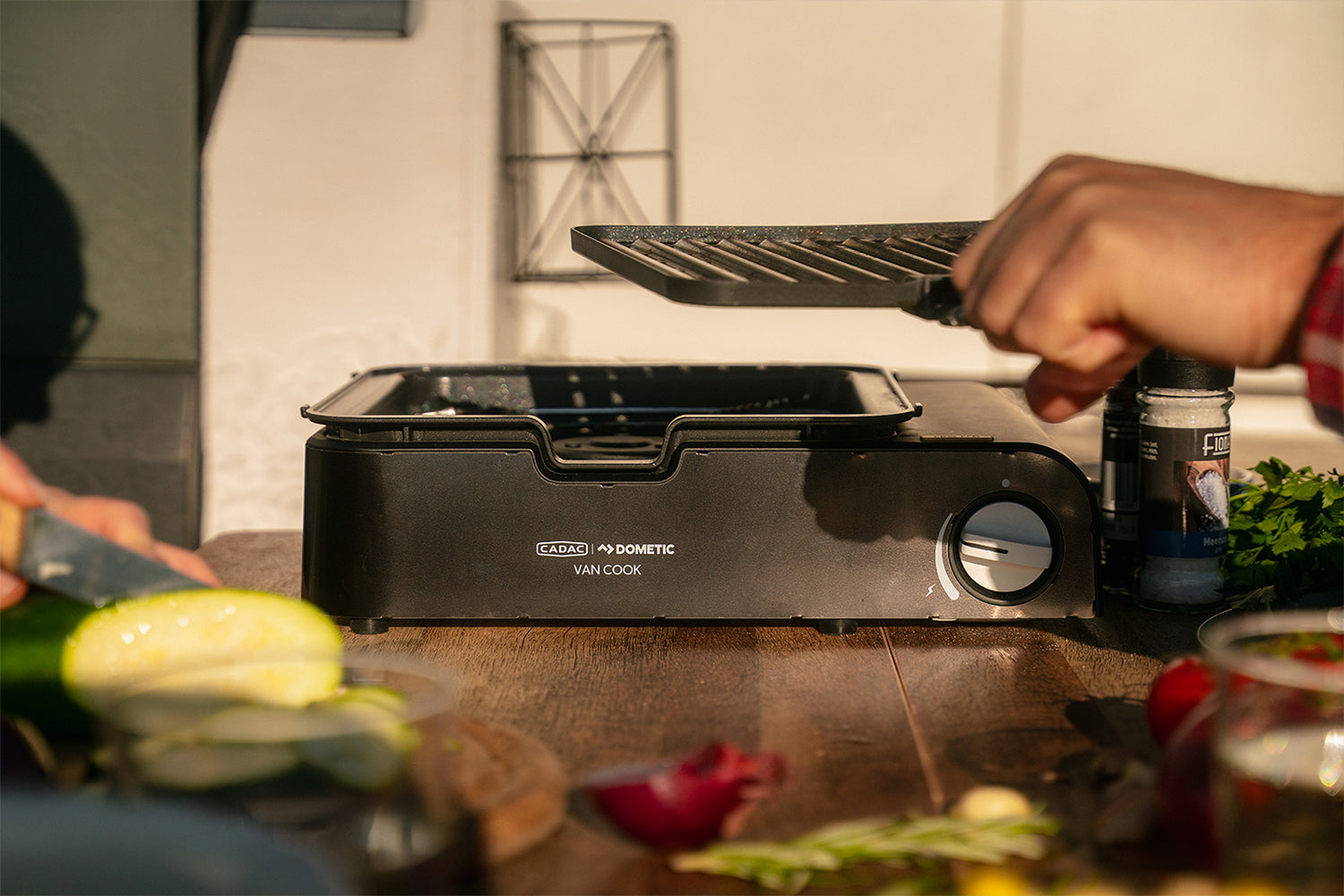 Campingkoker Van Cook FFD med grillplate bakside