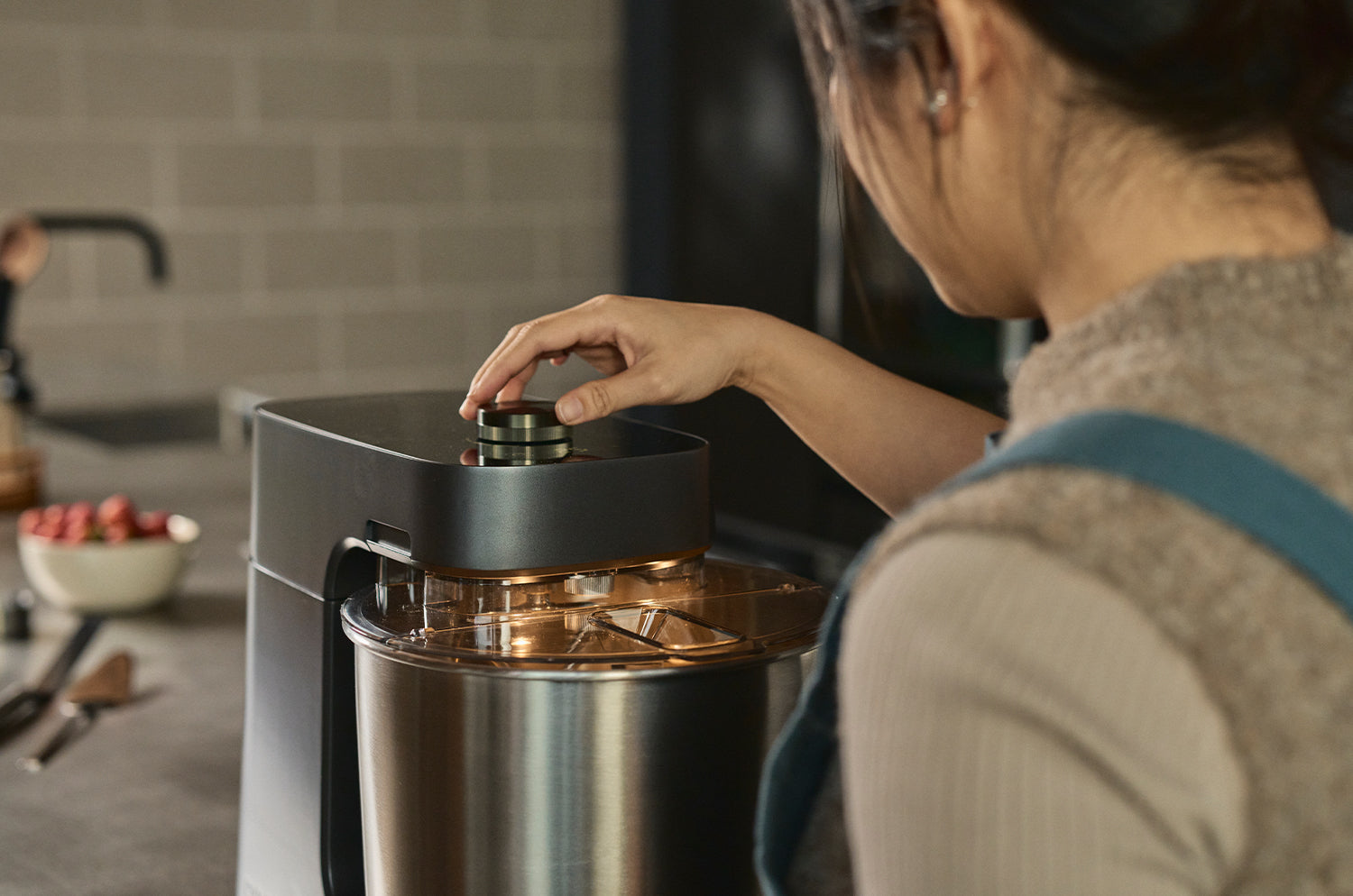 Deigmaskin Halo Pro Charcoal Grey montert med bolle