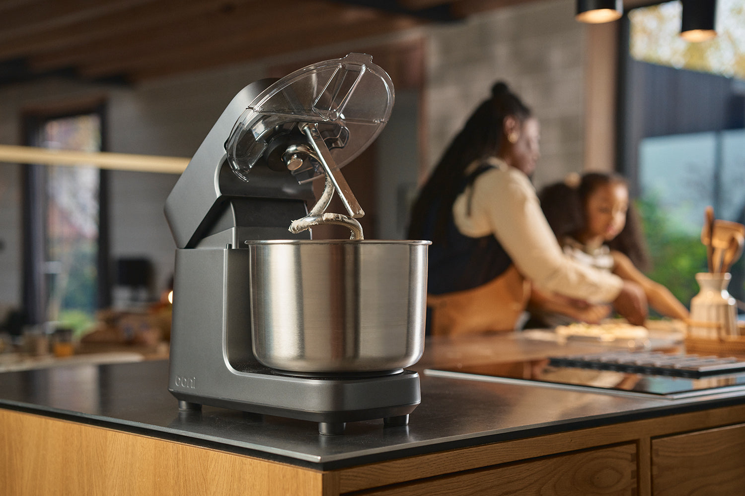 Deigmaskin Halo Pro Charcoal Grey nærbilde av spiral-knetehaken