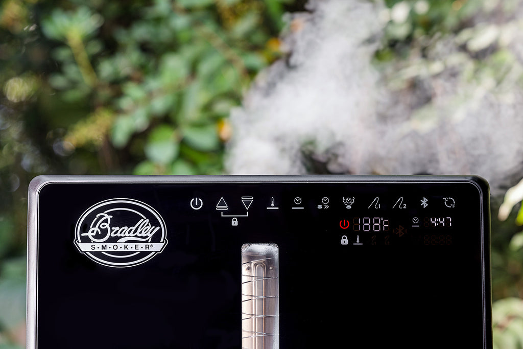 Detalj av kontrollpanel på Elektrisk røykovn Raven med Bluetooth 87 liter Bradley Smoker