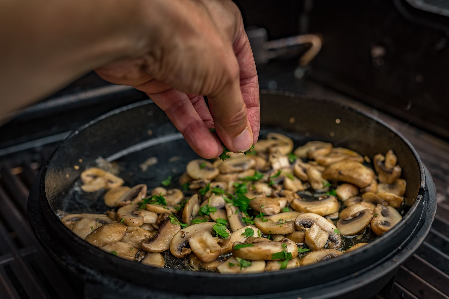 Dutch oven 04 startsett 3,8 liter støpejern - Outdoorchef med tilbehør