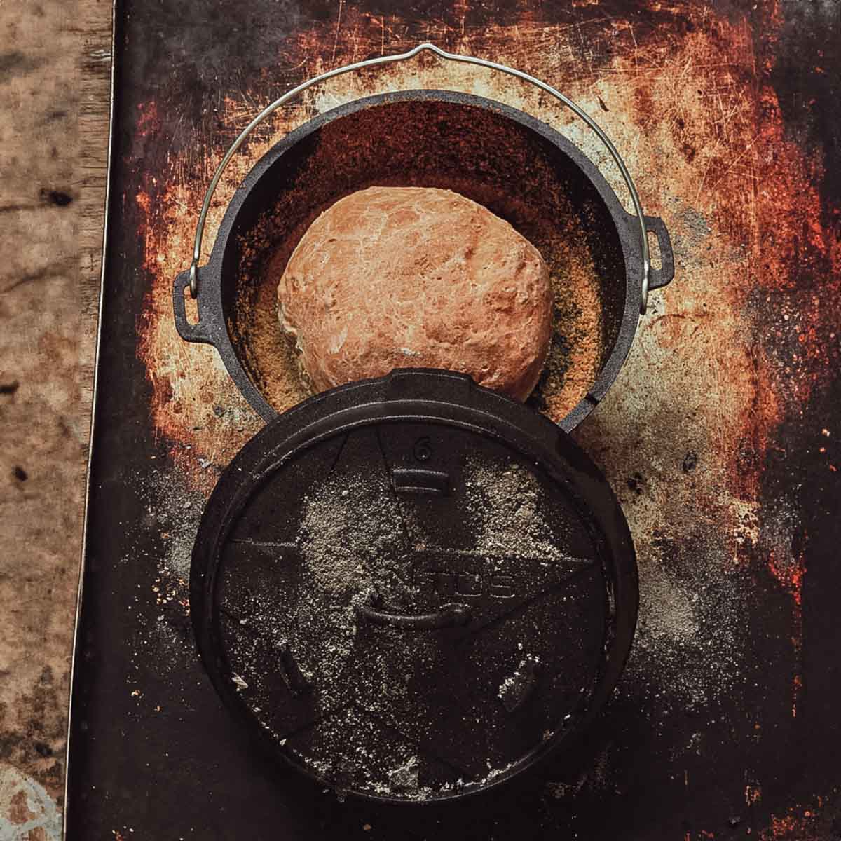 Dutch oven 6 qt med føtter støpejern SANTOS bakside