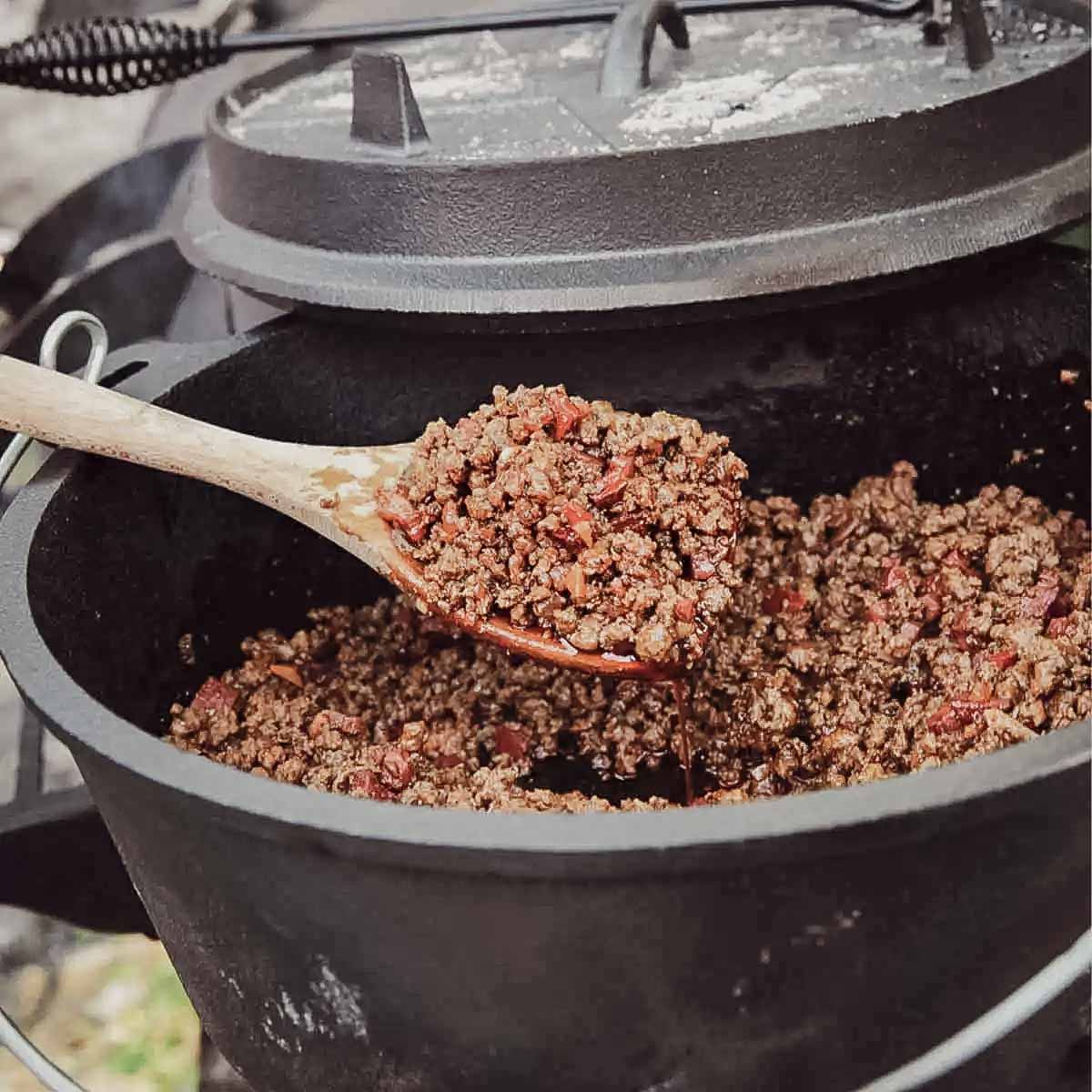 Dutch oven 6 qt støpejern uten føtter - SANTOS nærbilde av lokk