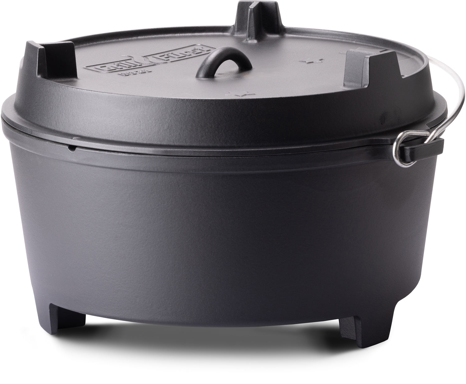 Dutch oven BBQ Edition DO28 XXL 28 liter støpejern ved siden av grillutstyr