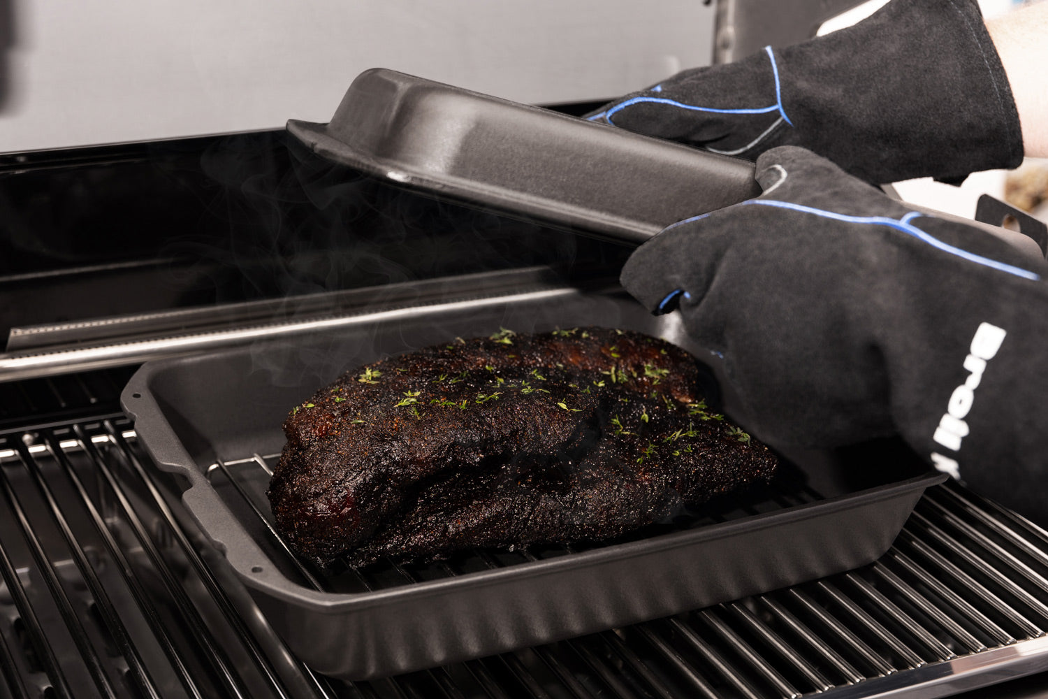 Dutch oven rektangulær støpejern med stekerist Broil King detalj