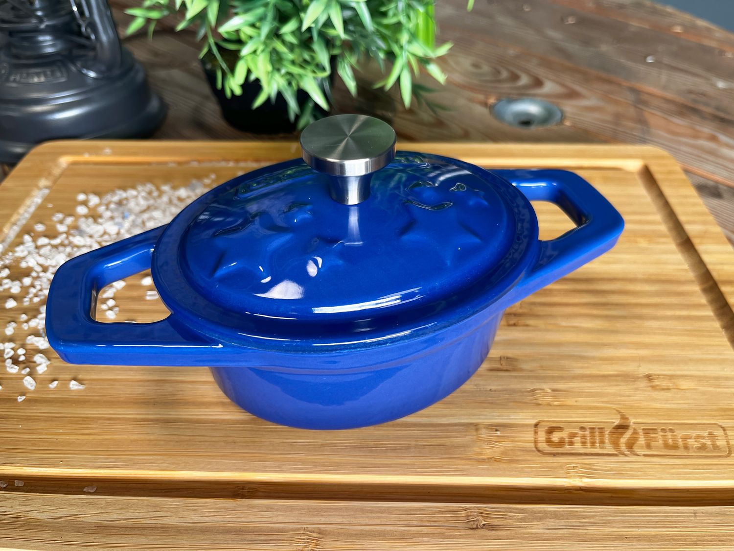 Dutch oven emaljert støpejern XS 0,35 l blå Grillfürst sett med lokk åpent