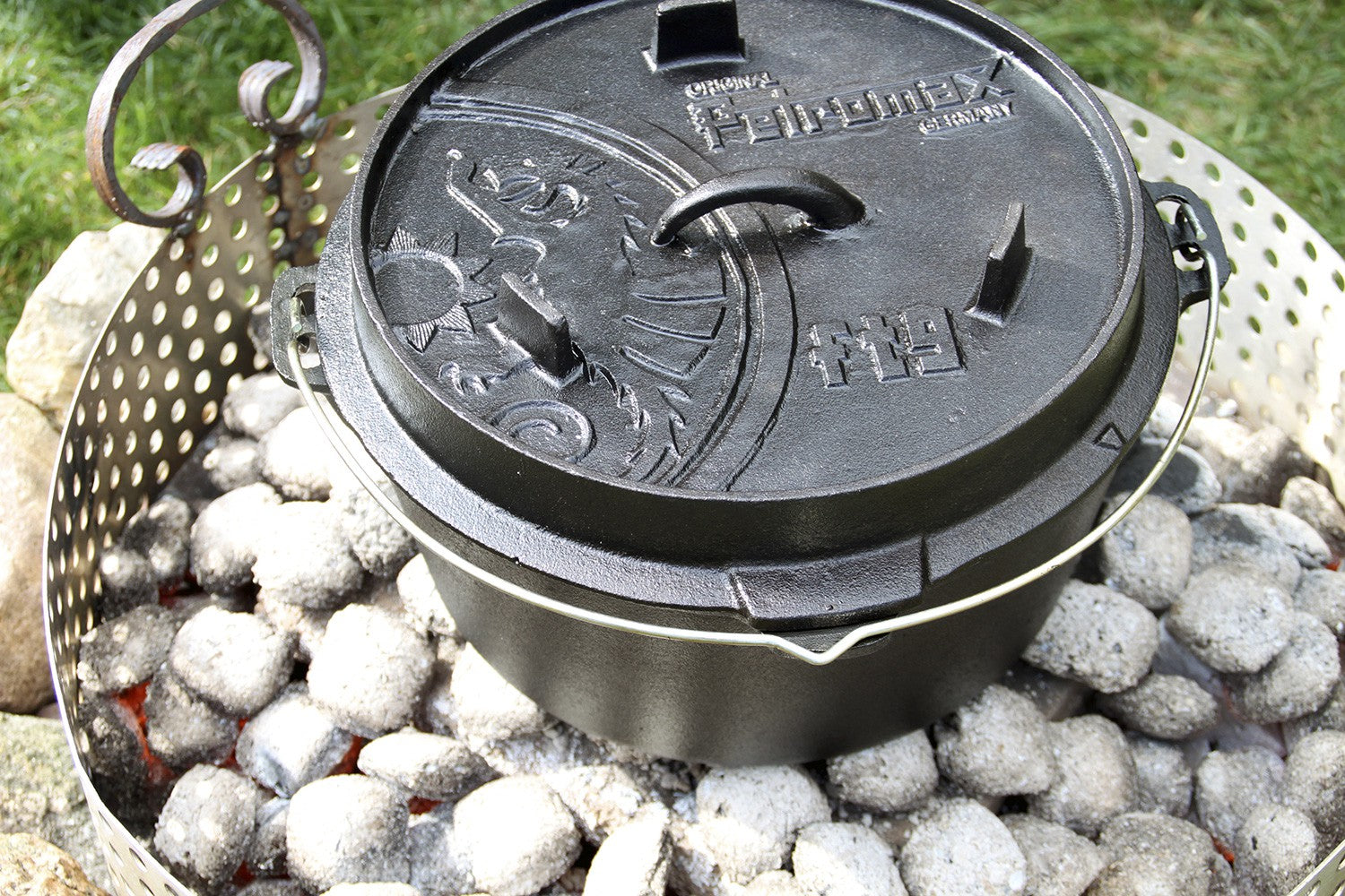 Dutch oven ft9-t uten føtter 7,5 L støpejern detalj av håndtak