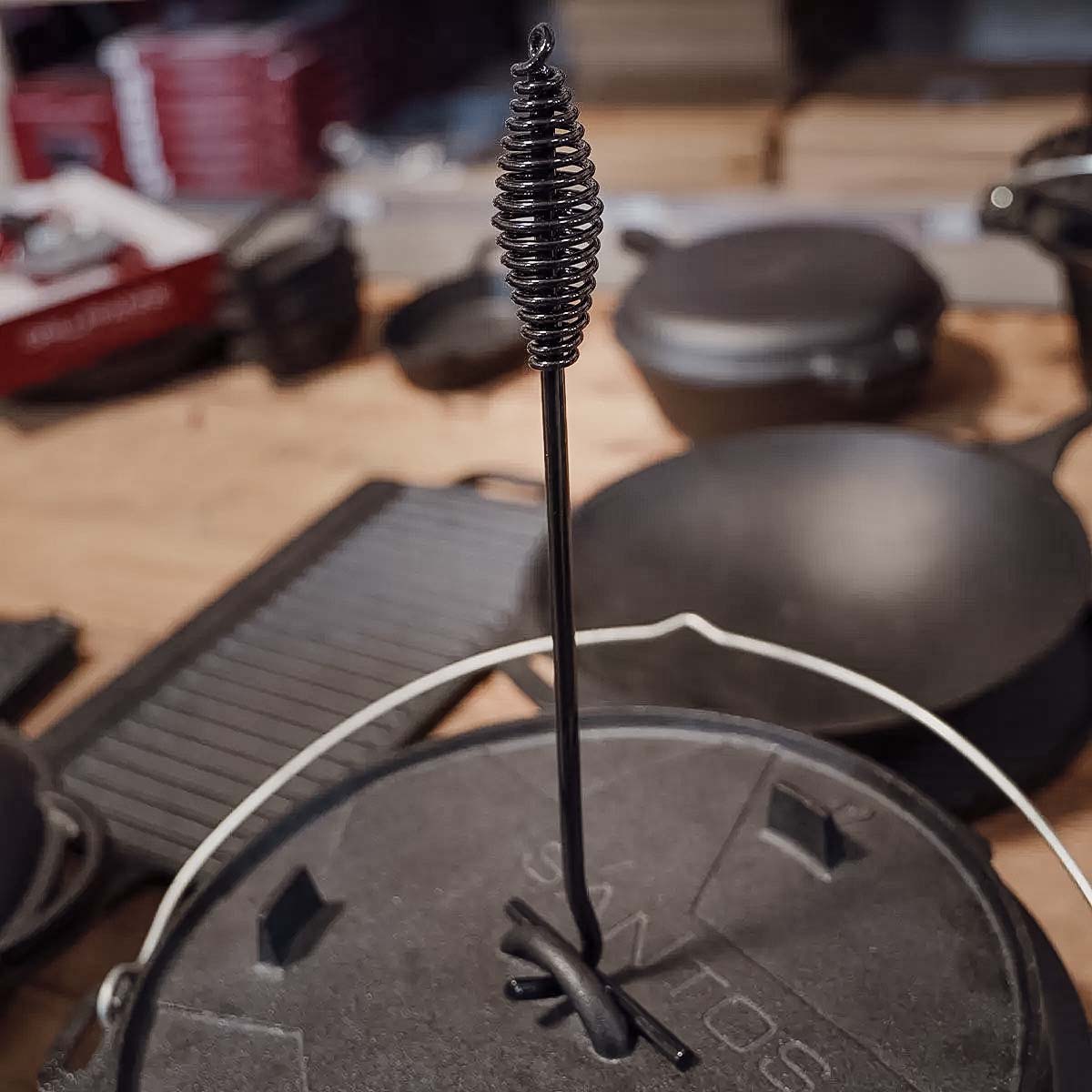 Dutch oven lokkløfter 35 cm stål - SANTOS detalj av håndtak