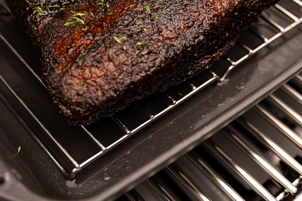 Dutch oven rektangulær støpejern med stekerist - Broil King nærbilde
