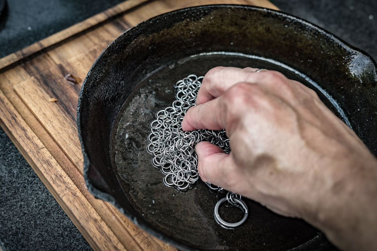 Montert rengjøringsring i Dutch oven rengjørings- og pleiesett for Petromax
