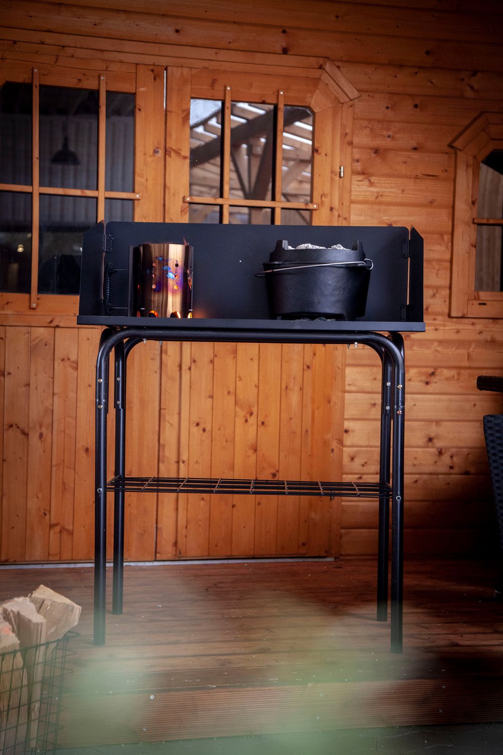 Dutch oven stasjon med vindskjerm 95x46 cm stål montert i hage