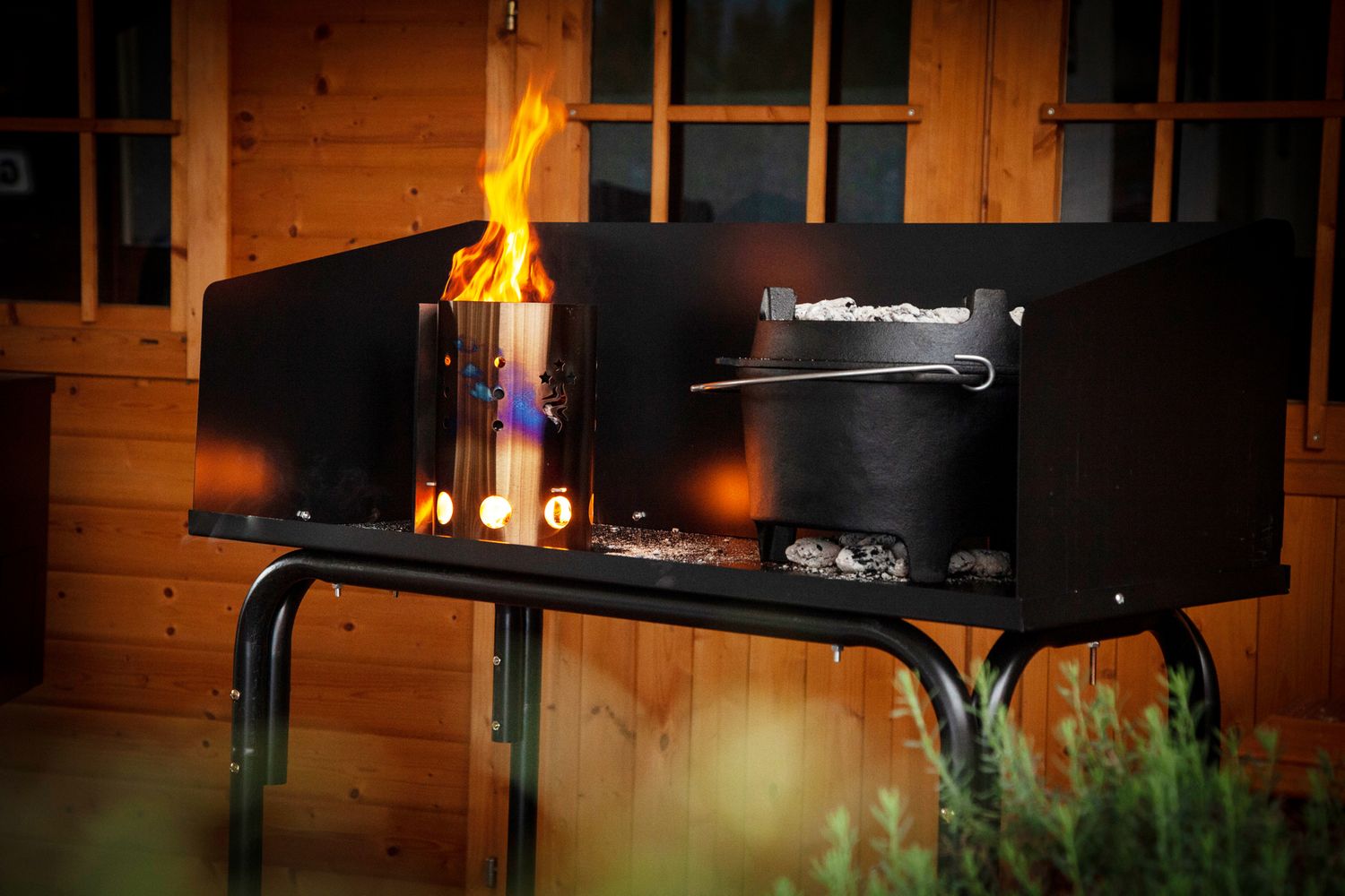 Dutch oven stasjon med vindskjerm 95x46 cm stål - Grillfürst detalj av vindskjerm