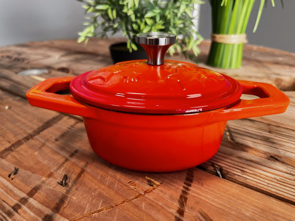 Nærbilde av lokk på Dutch oven emaljert støpejern XS 0,35 l orange - Grillfürst