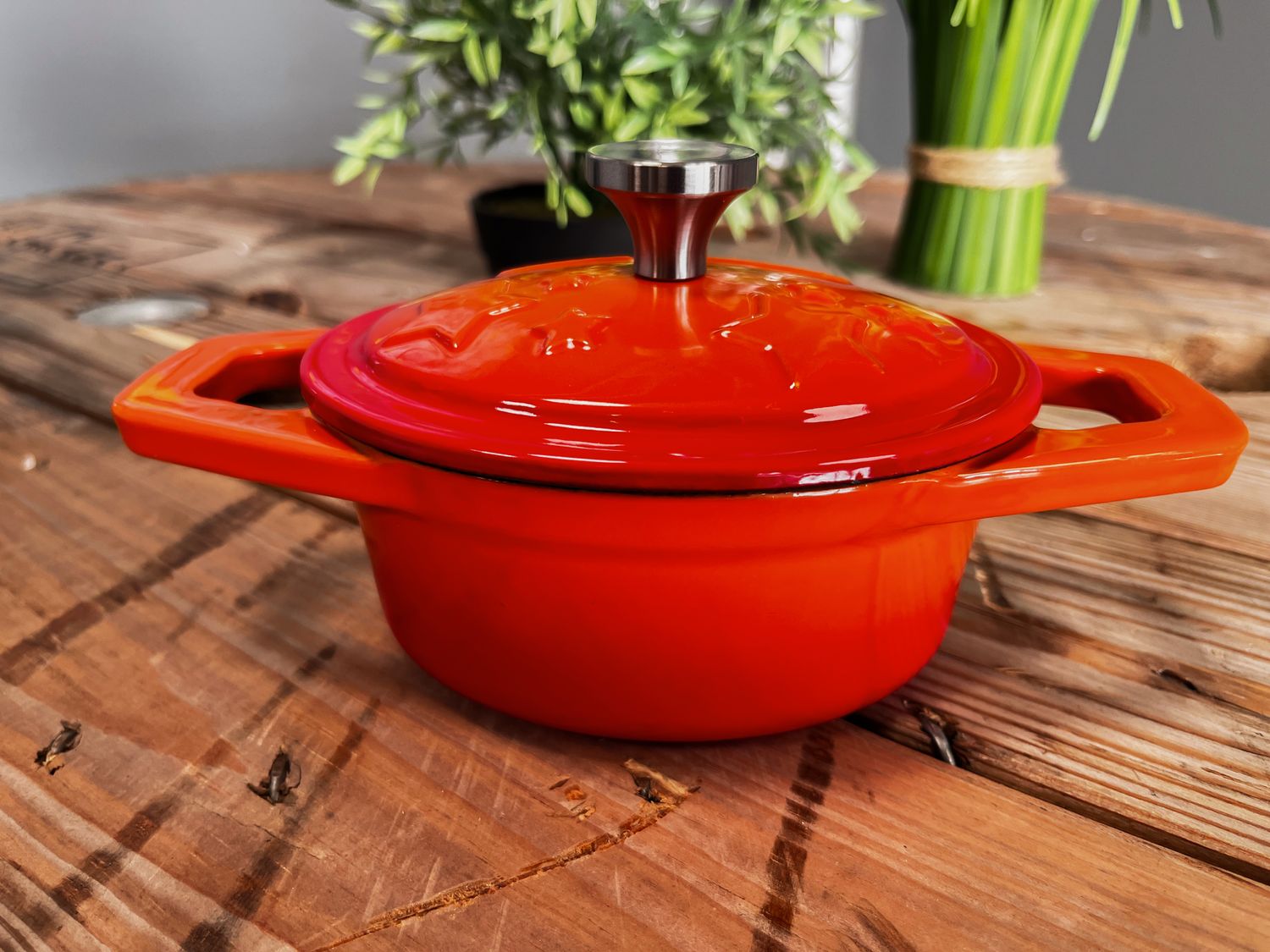 Nærbilde av lokk på Dutch oven emaljert støpejern XS 0,35 l orange - Grillfürst