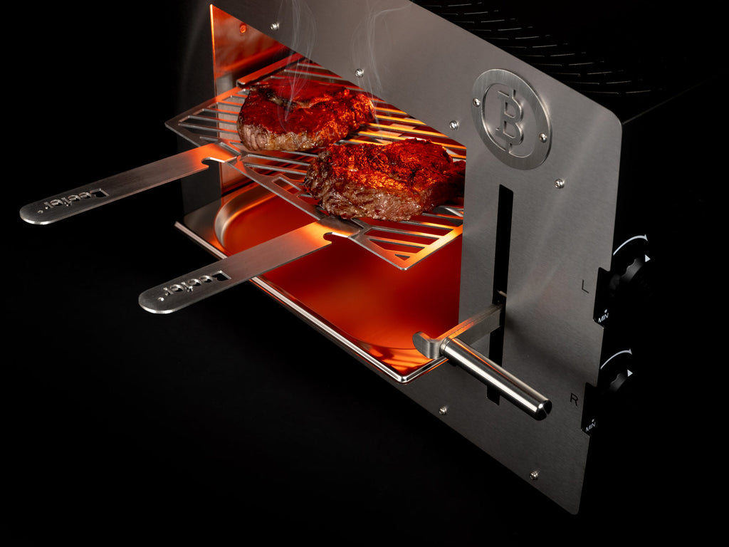 Montert E-Beefer XL Indoor elektrisk ovnsgrill 800°C i kjøkkenmiljø