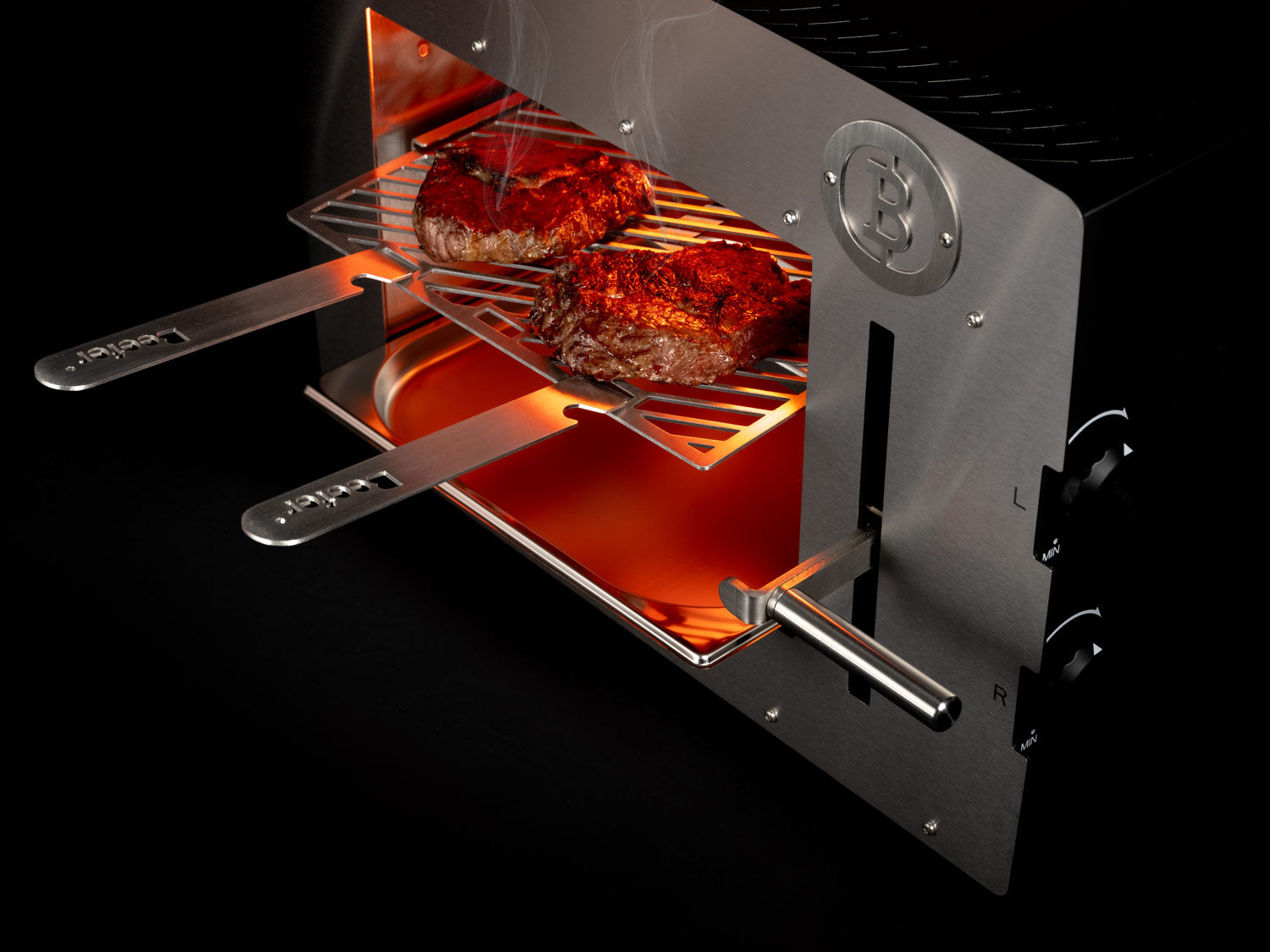 Montert E-Beefer XL Indoor elektrisk ovnsgrill 800°C i kjøkkenmiljø