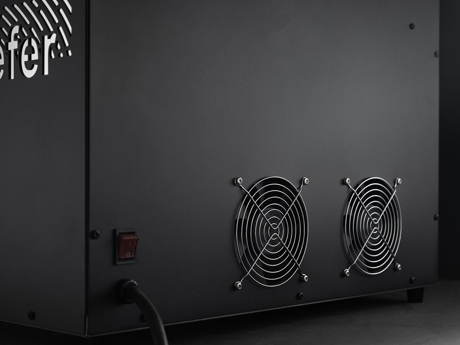 E-Beefer XL Indoor elektrisk ovnsgrill 800°C i bruk med steker