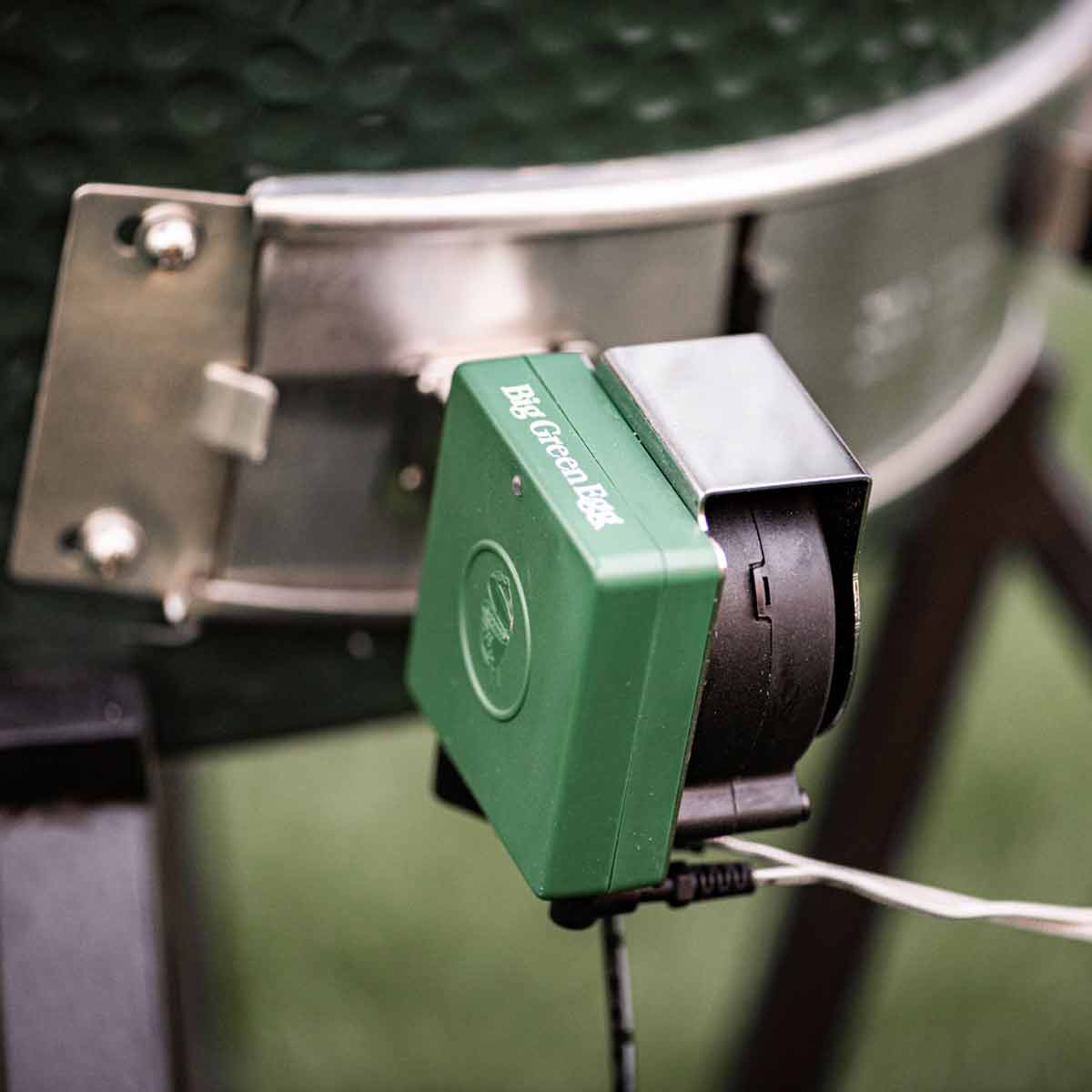 EGG Genius temperaturstyring for keramisk grill bakside