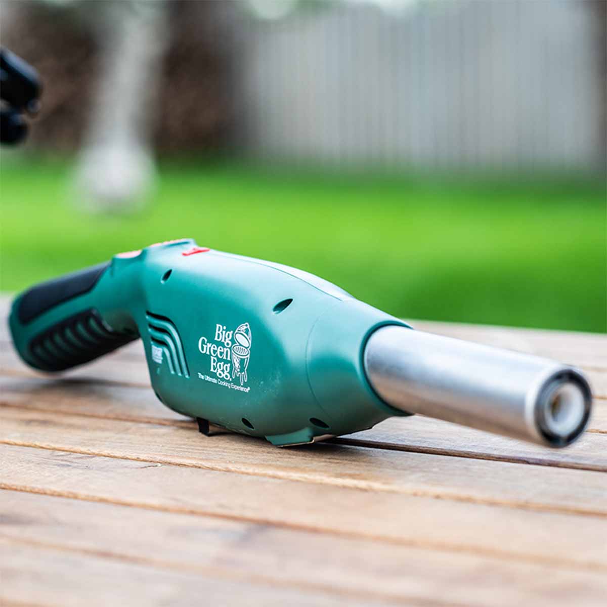 Baksiden av EGGniter oppfyllbar gass-grilltenner Big Green Egg