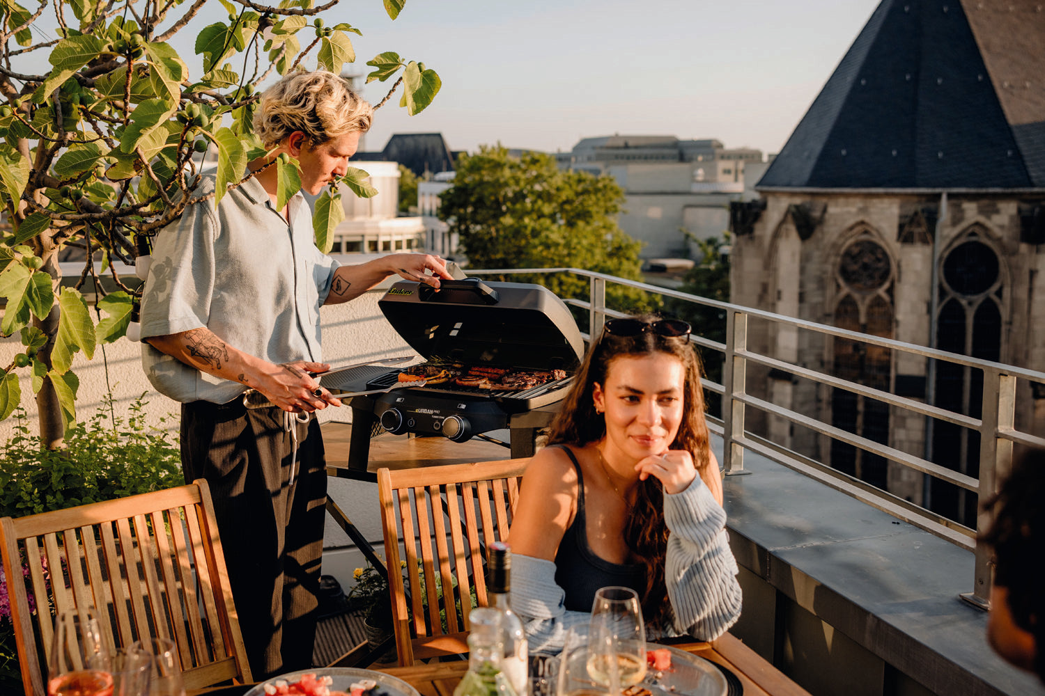 Detalj av støpejernsrist på Elektrisk bordgrill eUrban Pro 2 Turbo støpejernsrist