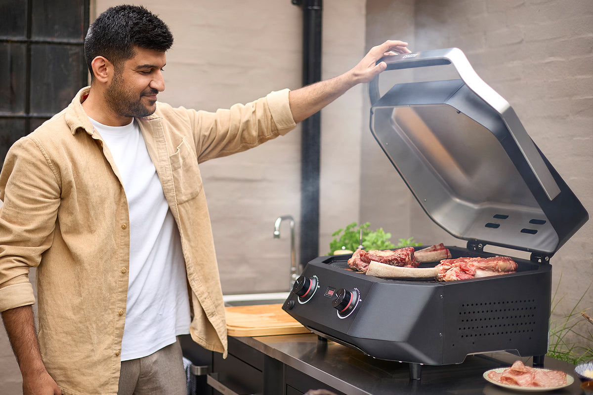 Nærbilde av LED-belyste knotter på Elektrisk grill E-500