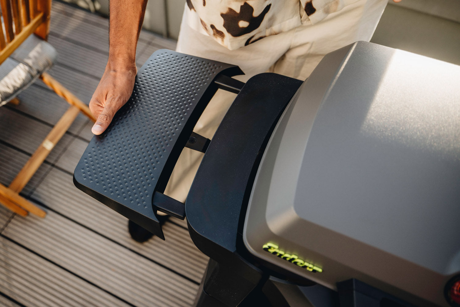 Elektrisk grill eUrban Pro 2 Turbo inkl. tralle støpejernsrist detalj av kontrollpanel