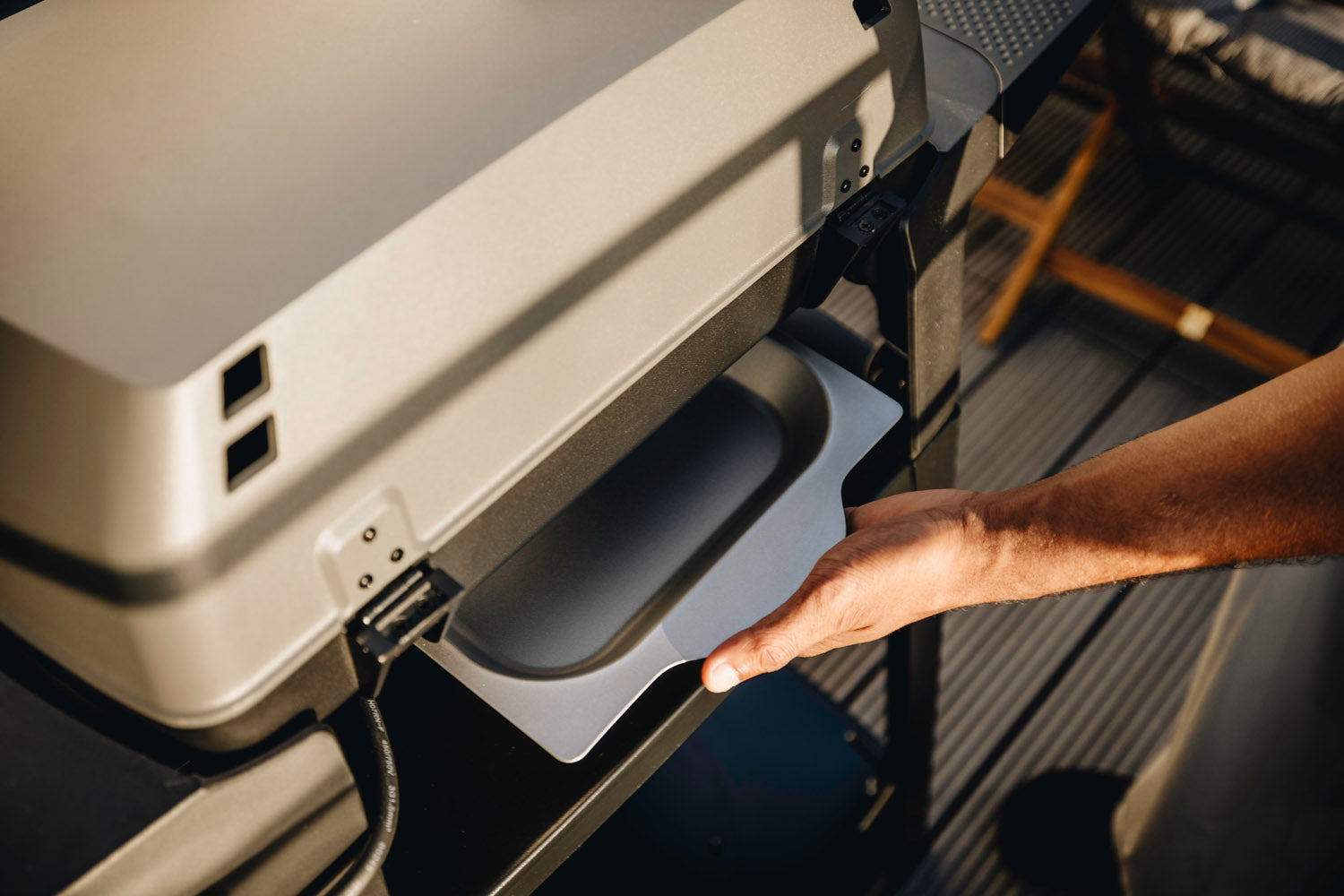 Elektrisk grill eUrban Pro 2 Turbo inkl. tralle montert på balkong