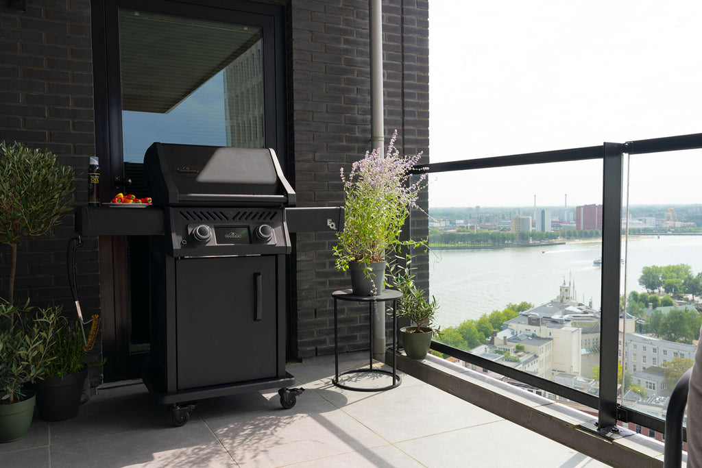 Elektrisk grill Rogue EQ 365 matt svart temperaturdisplay detalj