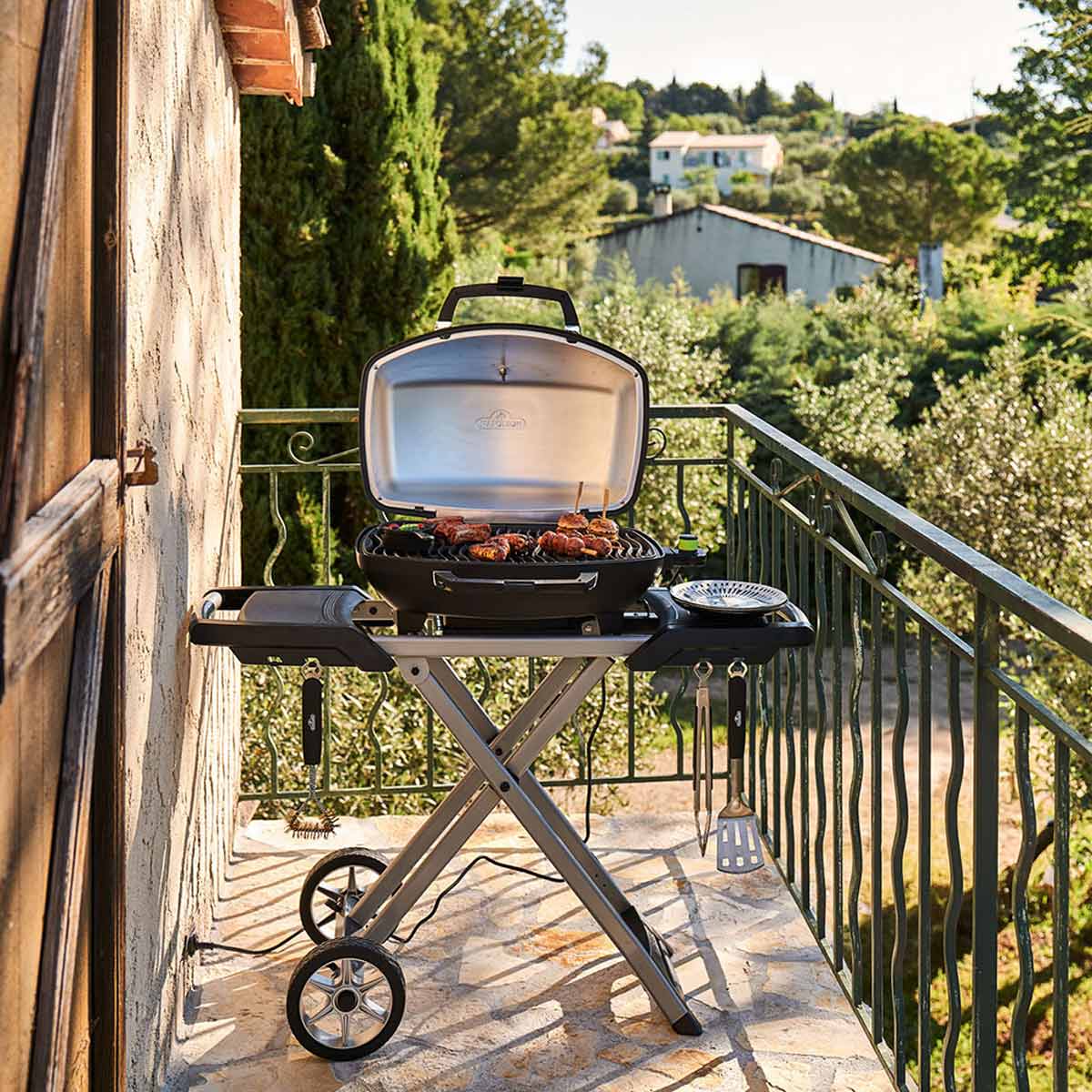 Bakside av Elektrisk grill TravelQ PRO285EX med sammenleggbar vogn