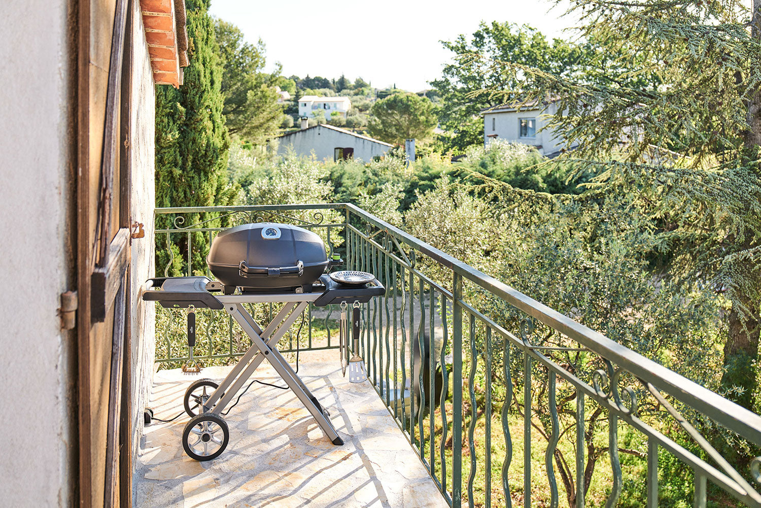 Elektrisk grill TravelQ PRO285EX med sammenleggbar vogn på hjul