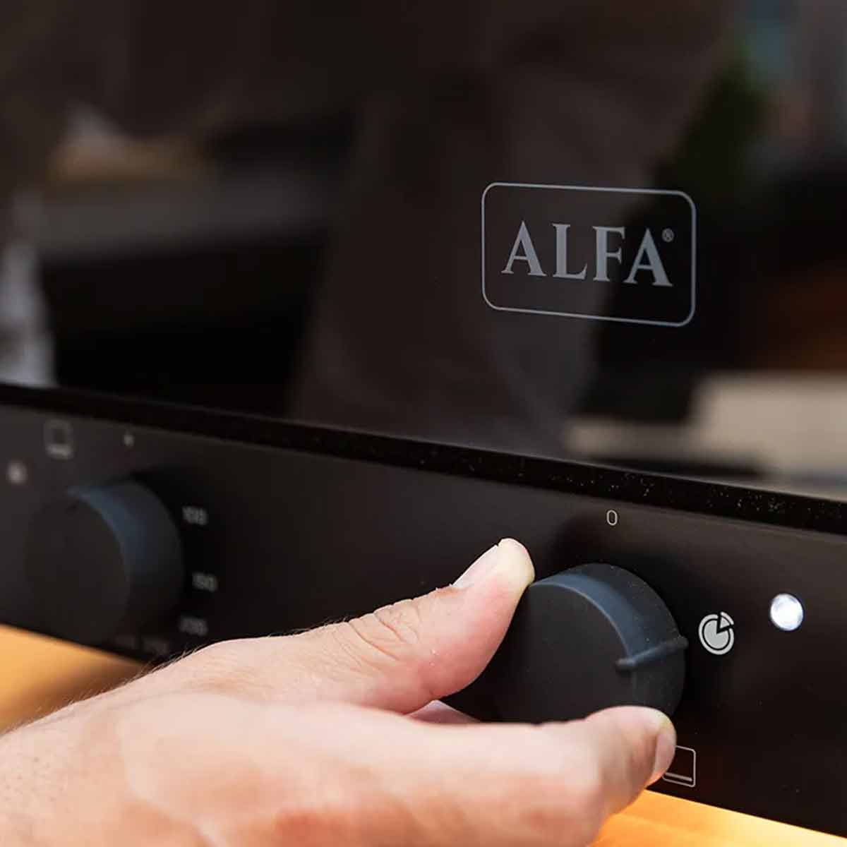 Nærbilde av kontrollpanel på Elektrisk pizzaovn Urbe 400°C pizzastein 40 cm antrasitt