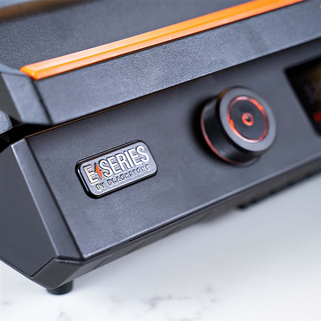 Detalj av keramisk titanbelegg på Elektrisk plancha 22" med lokk 57 cm bordmodell - Blackstone