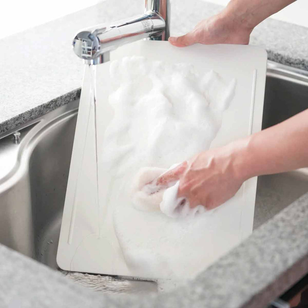 Elektrisk plancha MAGIC GRILL hvit 950W i bruk på balkong